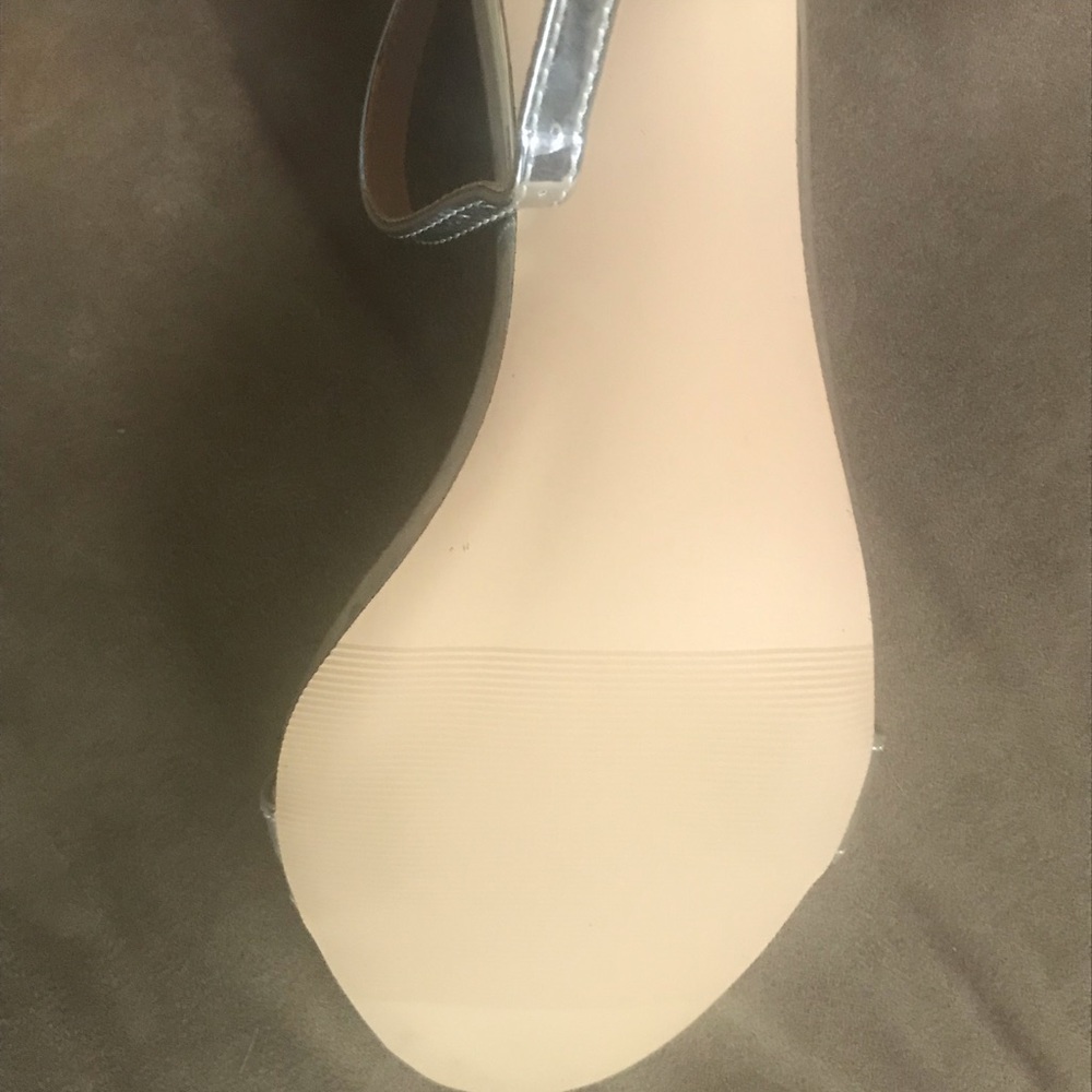 Heels - Picture 3 of 4
